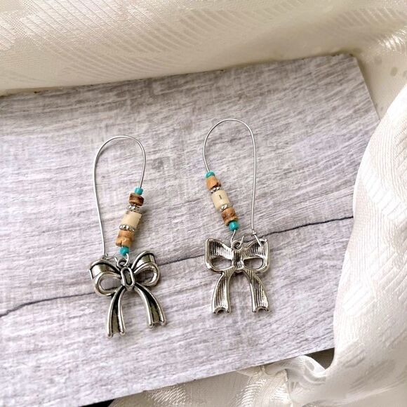 5/$25 BOW  EARRINGS - Picture 4 of 5